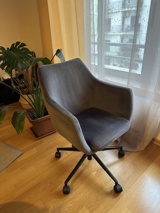 Cadeira de Secretária com Altura Regulável em Veludo Cinza