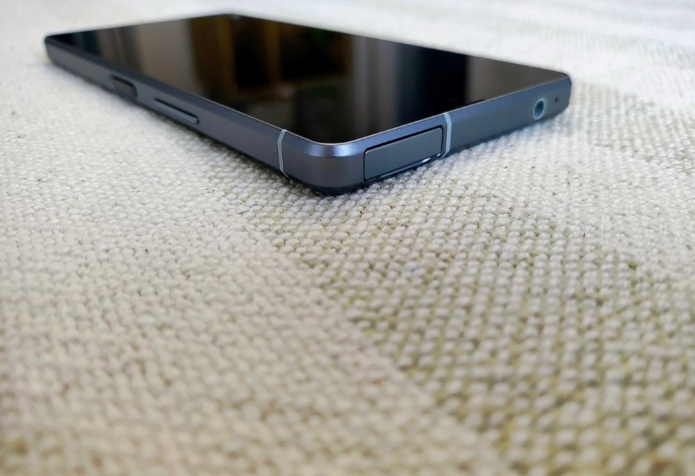 Смартфон Sharp AQUOS SH52D з головним козирем - камера від Leica, 2SIM