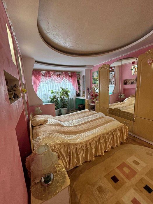 Продам 3 кімнатну квартиру з ремонтом  на вул. Бочарова, поруч з ринком Північний, Одеса.