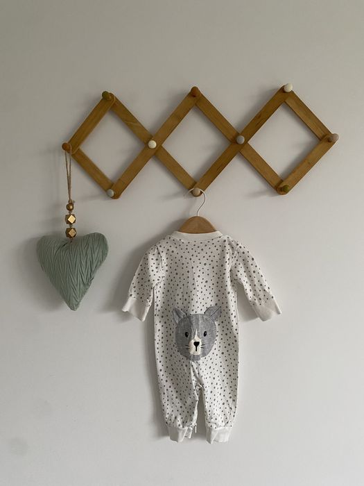 Pajac lindex 50/56 biały w kropki kotek szary