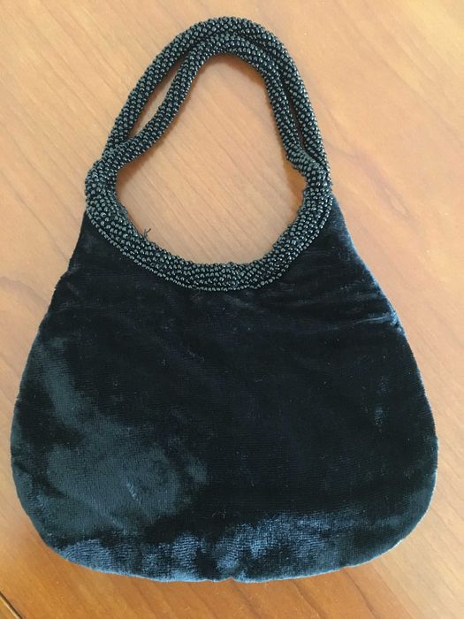 Clutch preta com missangas - Impecável !