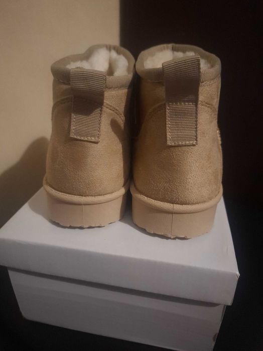 Botas com pêlo no interior
