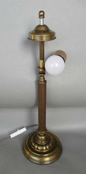 Rasowa, klasyczna, gabinetowa, stara (przedwojenna ?) lampka z mosiądzu.