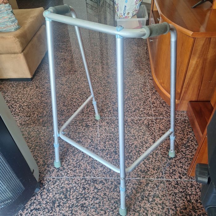 Andarilho com pouco uso