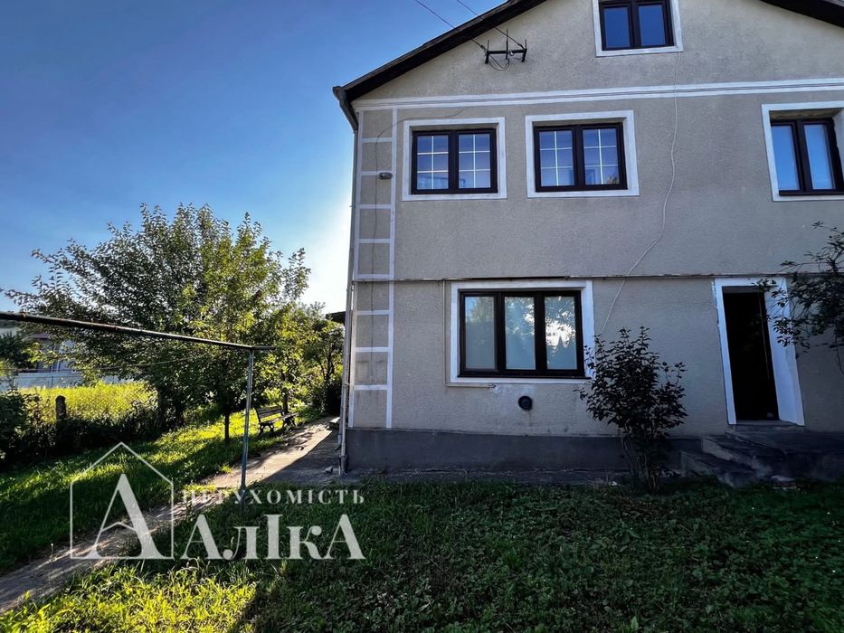 Продам двоповерхову частину будинку