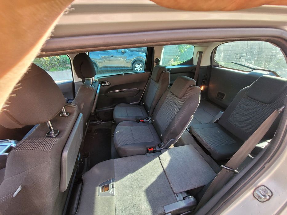 Продам пежо 5008 1.6 дизель автомат
