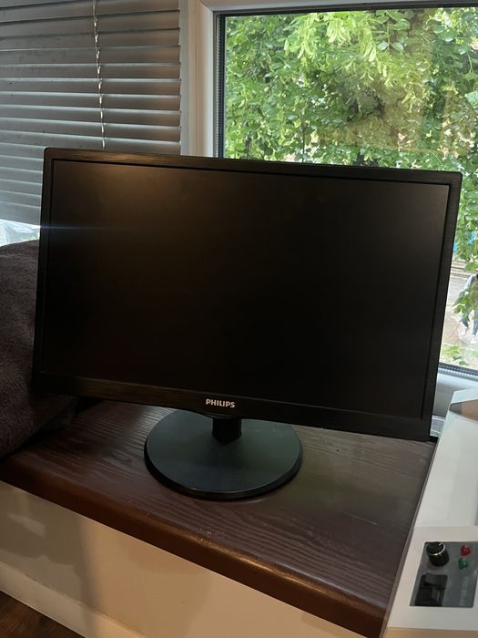 Монитор Philips 223V5L