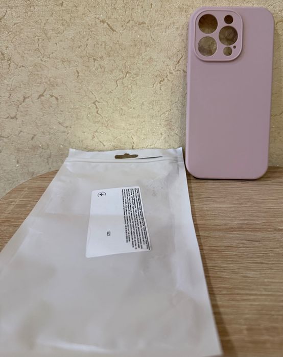 Силіконовий чохол на iPhone 16 Pro з закритою камерою, світло рожевий