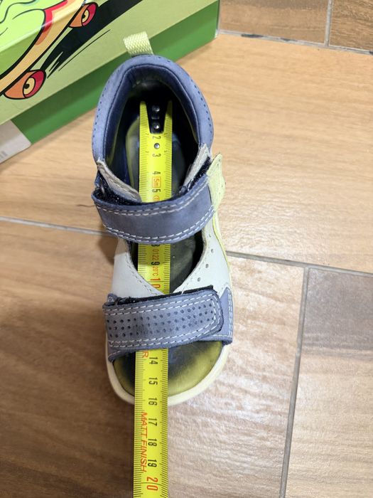 Дитячі шкіряні босоніжки Ecco 25 р