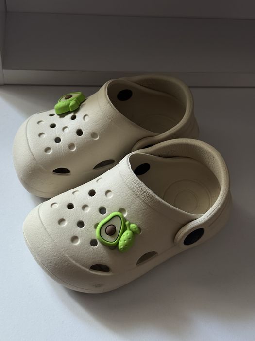 Продам детские кроксы