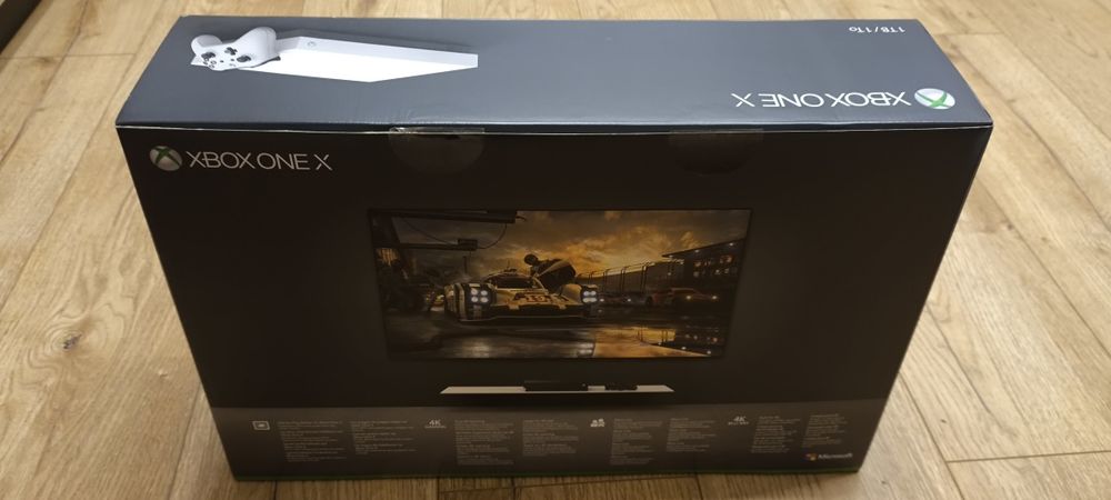XBOX ONE X 1TB Robot White Special Edition z sleevem