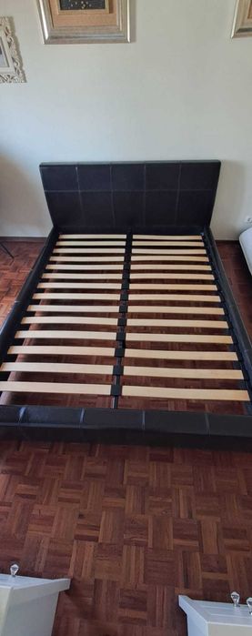 Cama casal c/ cabeceira + estrado - como novo