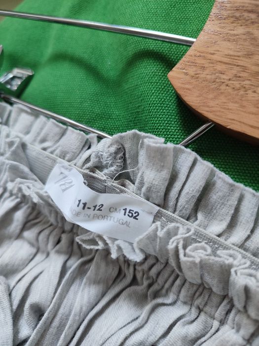 Rozszerzane spodnie krótkie ZARA rozm 152