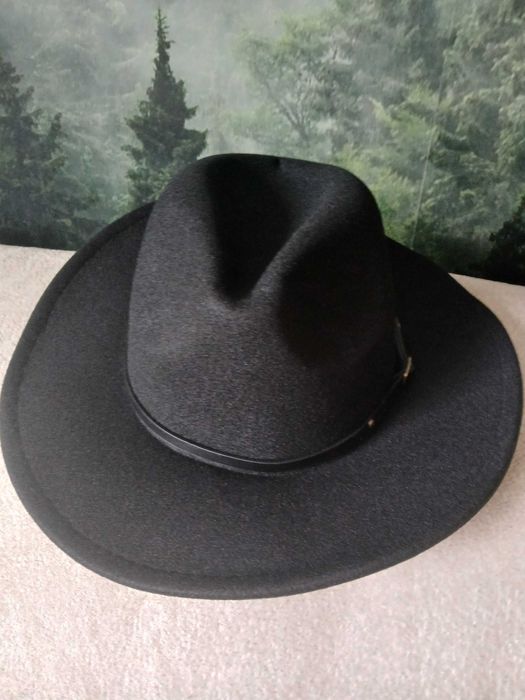Kapelusz czarny zamszowy na karnawał i nie tylko