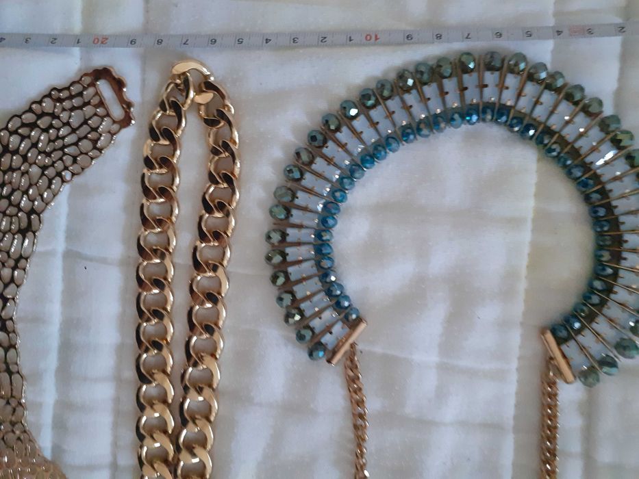 Colar da Bijou Brigitte e da H&M
