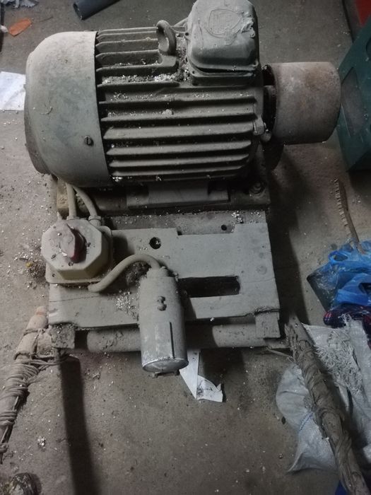 Sprzedam silnik 7. 5 kw wraz z wózkiem.