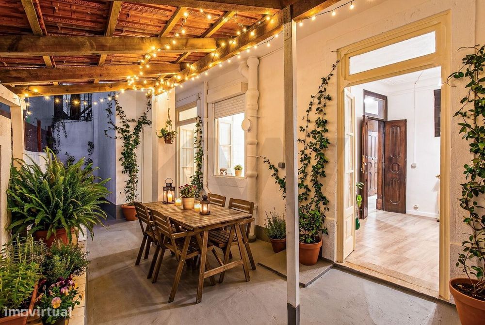 Apartamento T4 Remodelado com Terraço Privativo no Areeiro