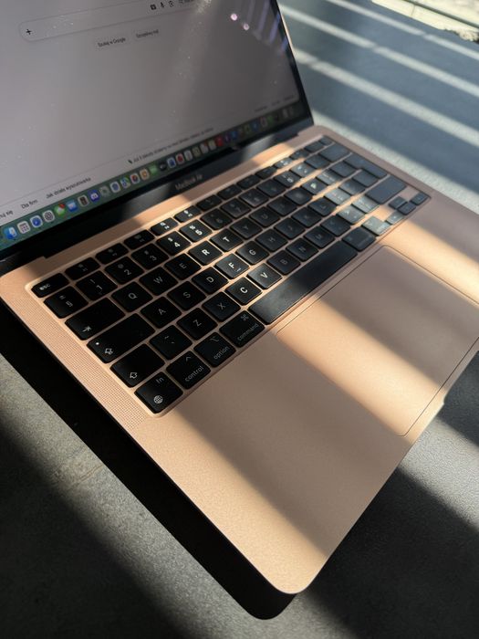 Apple Macbook  Air M1