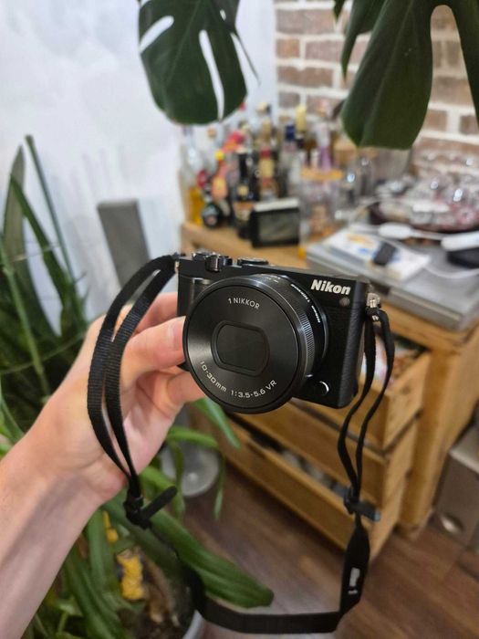Nikon 1 J5 + 10–30mm | pudełko + torba + bateria + ładowarka | 250 zdjęć | stan idealny