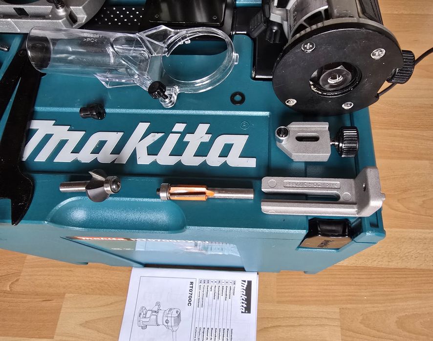 MAKITA RT0700C X2J Frezarka 230V RegulowaneObroty Walizka Ładna ZESTAW