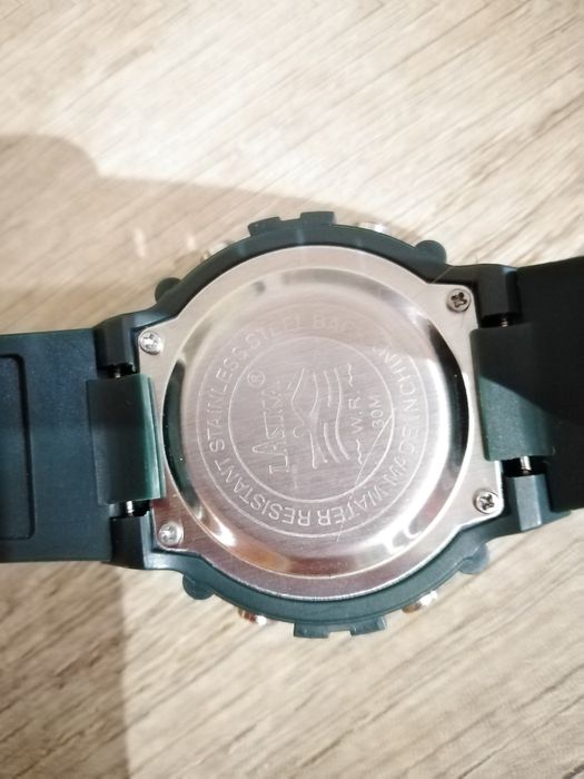 Vendo o relógio como novo