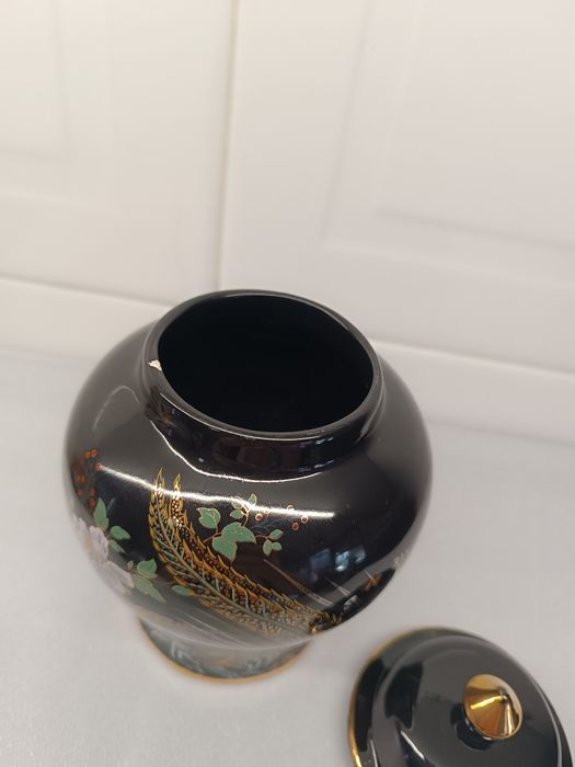 Pote Porcelana Preto. Pássaros. Antiguidades 18 cm