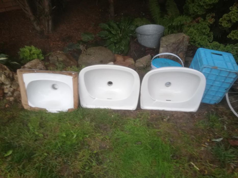 Bialy zlew do lazienki