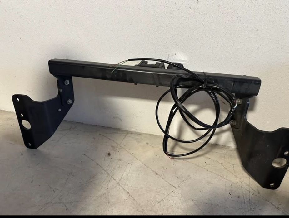 Conjunto de engate de reboque com bola de reboque e chicote elétrico
