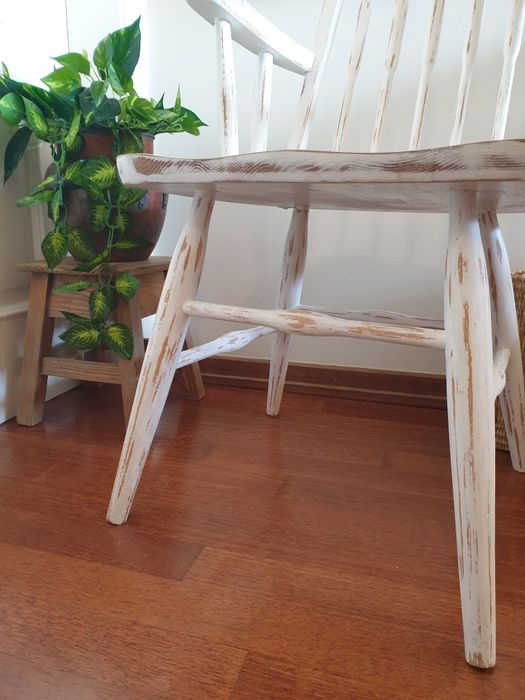 Cadeirão de madeira 
Wooden arm chair with count