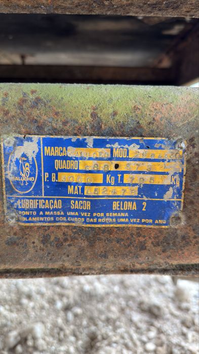 Reboque galucho tri basculante 3 ton