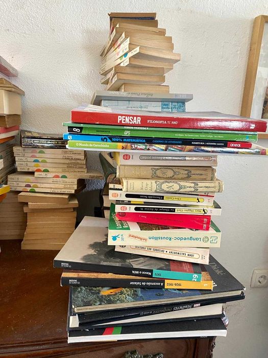 Lote de 200 livros, diferentes areas
a  recolha e feita em benavente