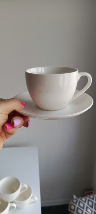 Piękne fiiliżanki za spodkami ecri