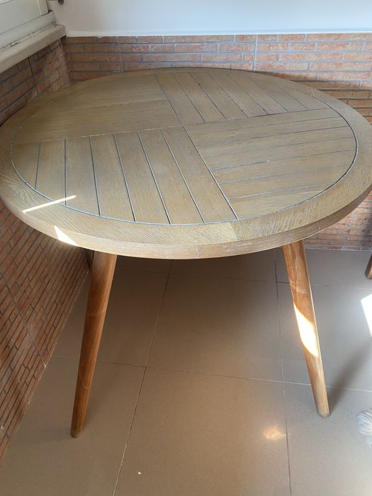 Mesa redonda com 90cm de diâmetro