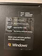 Komputer z klawiaturą i monitorem