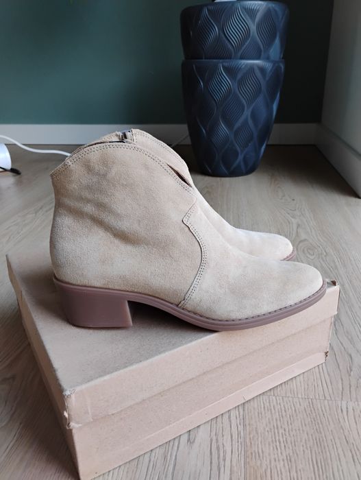 Wiosenne botki Ryłko r. 38 piaskowe camel