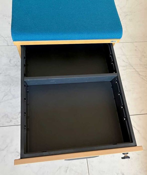 Szafka pod biurko, kontenerek Kinnarps Space, 2 szuflady na klucz, dąb