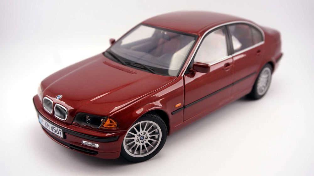 UT Models 1/18 Scale diecast 20511 BMW E46 328i 1998 - Red