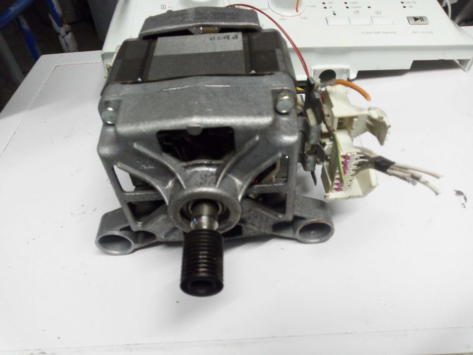 silnik napędowy UAH522300 do pralki Electrolux EWW12470W