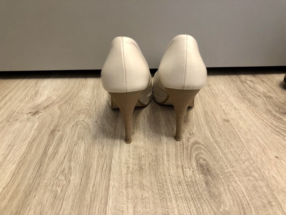 Sala kremowe czółenka 39 szpilki skóra naturalna