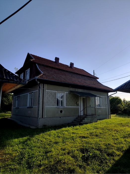 Продаж господарства в Карпатах с. Стопчатів цегляний будинок 138 м2 літня кухня господарські приміщення 107 сот. землі є газ БЕЗ КОМІСІЇ