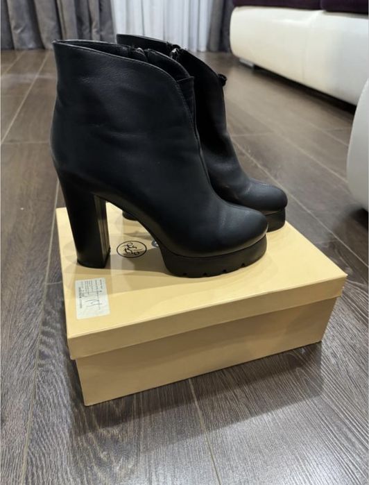 Ботінки черевики