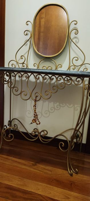 Mesa em ferro com espelho - como nova