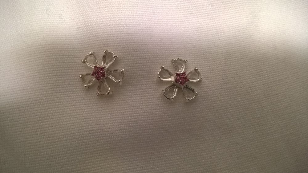 Brincos flor prateados e rosa NOVOS