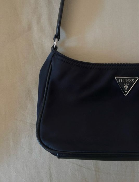 Mala de ombro preta da Guess