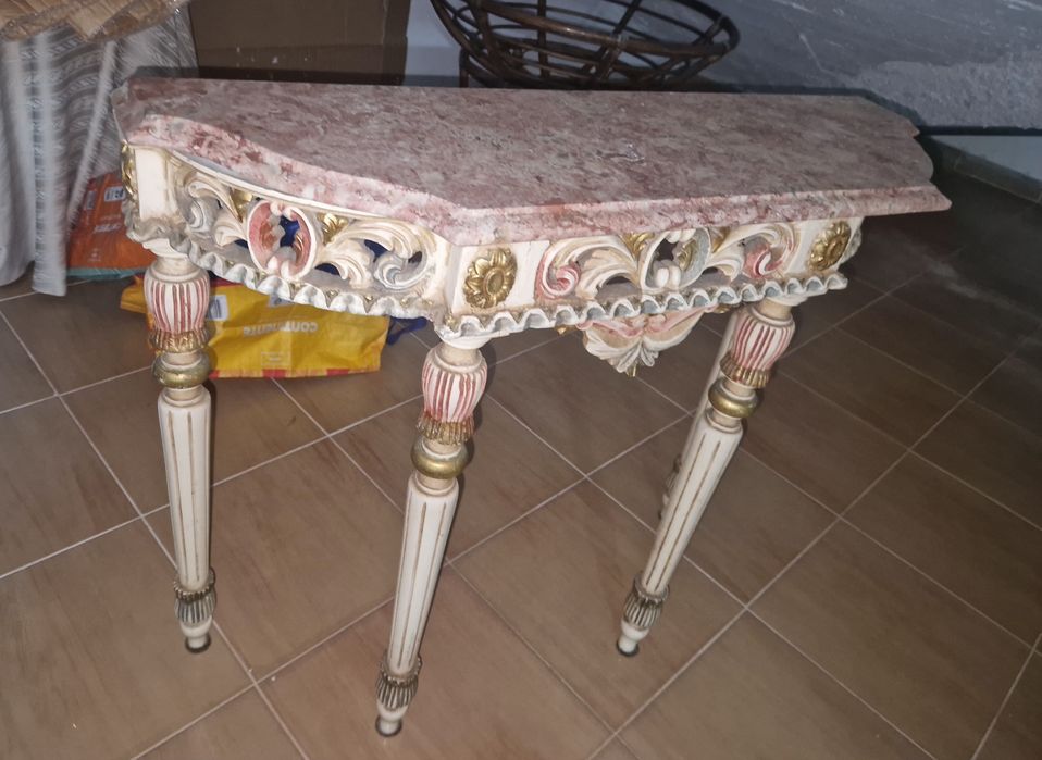 Mesa de madeira/tampo pedra