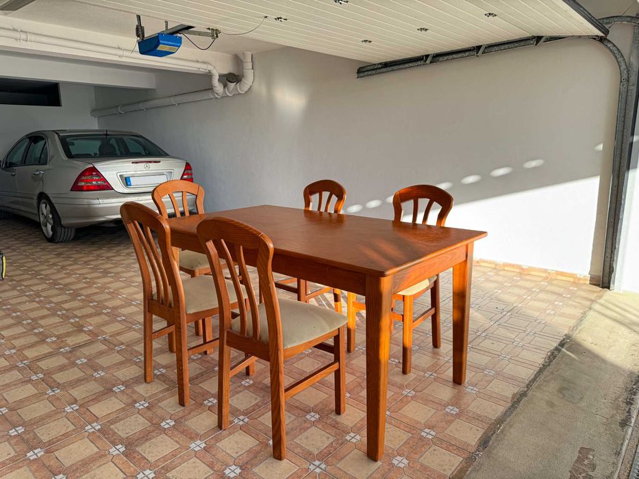 Mesa de Jantar e Cadeiras