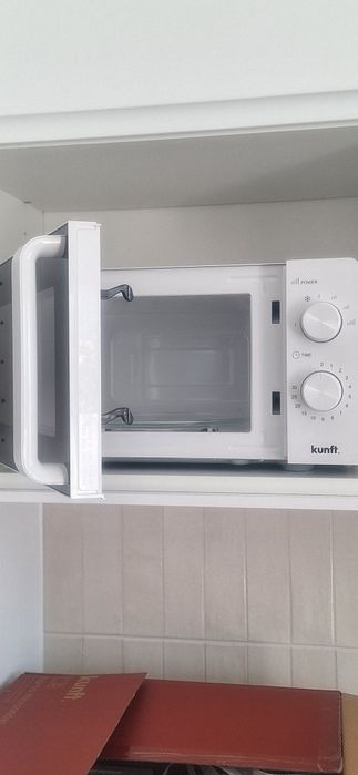 Micro-ondas Kunft Branco – Como Novo (com caixa)