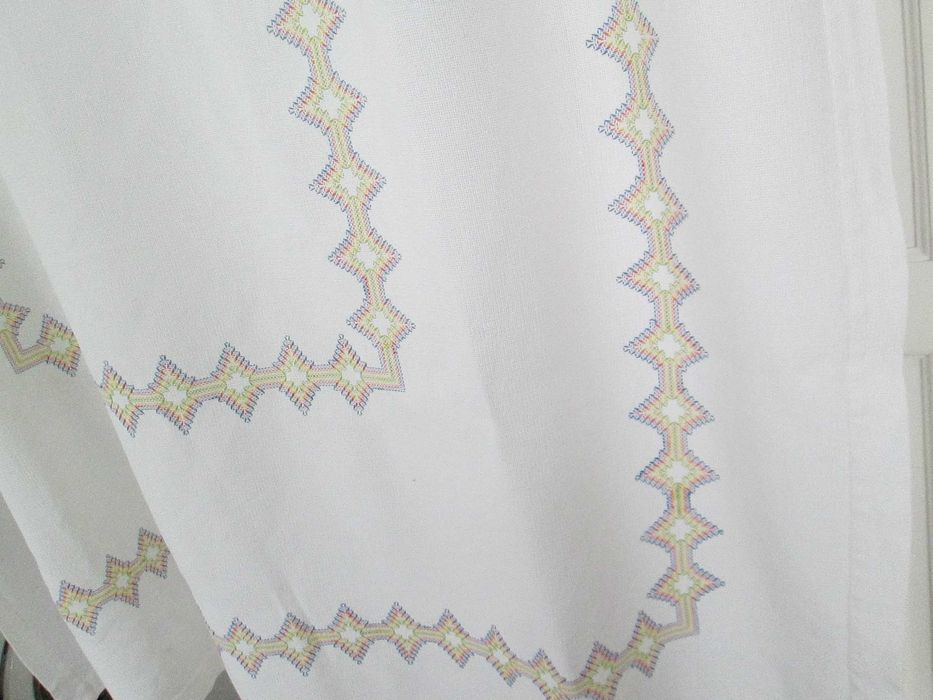 Toalha bordada à mão 1,60 x 1,35m