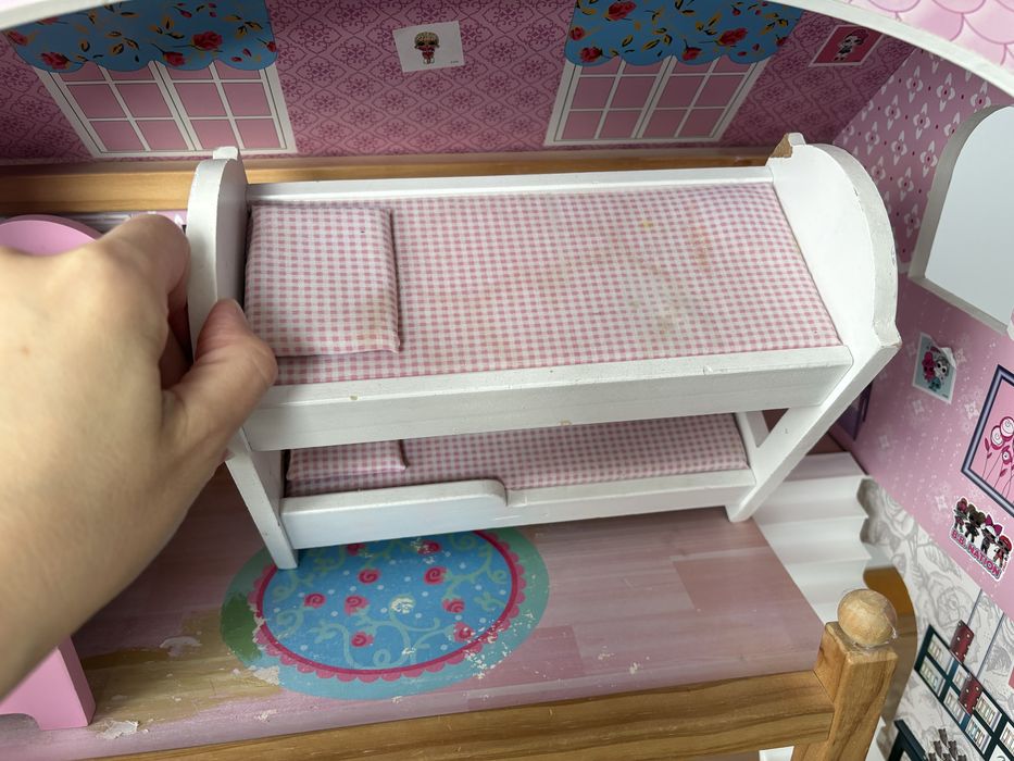 Domek dla lalek z mebelkami