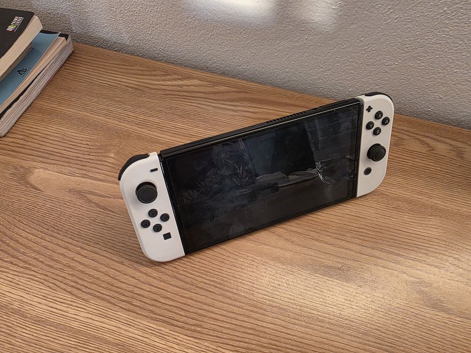 Nintendo Switch Oled + Pokemon Scarlet